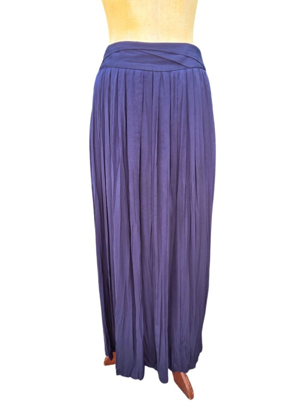 Chicos Navy Blue Maxi Skirt Lightweight Pleated Design Polyester Womens Size 0 (